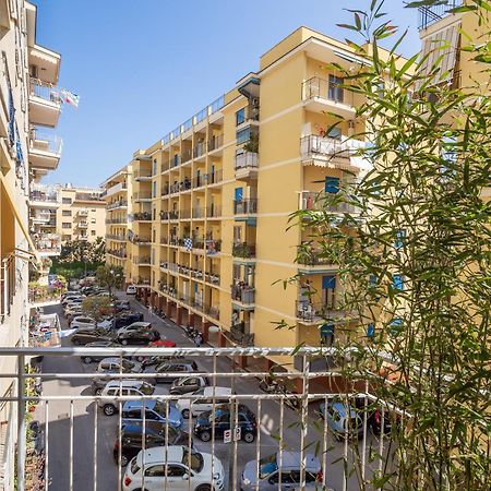 Surya House - Elegant Apartment In Sorrento Exteriör bild