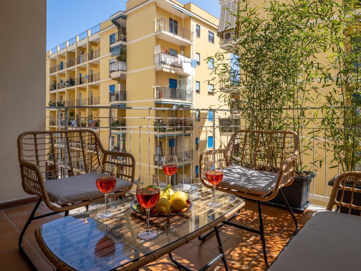 Surya House - Elegant Apartment In Sorrento Exteriör bild