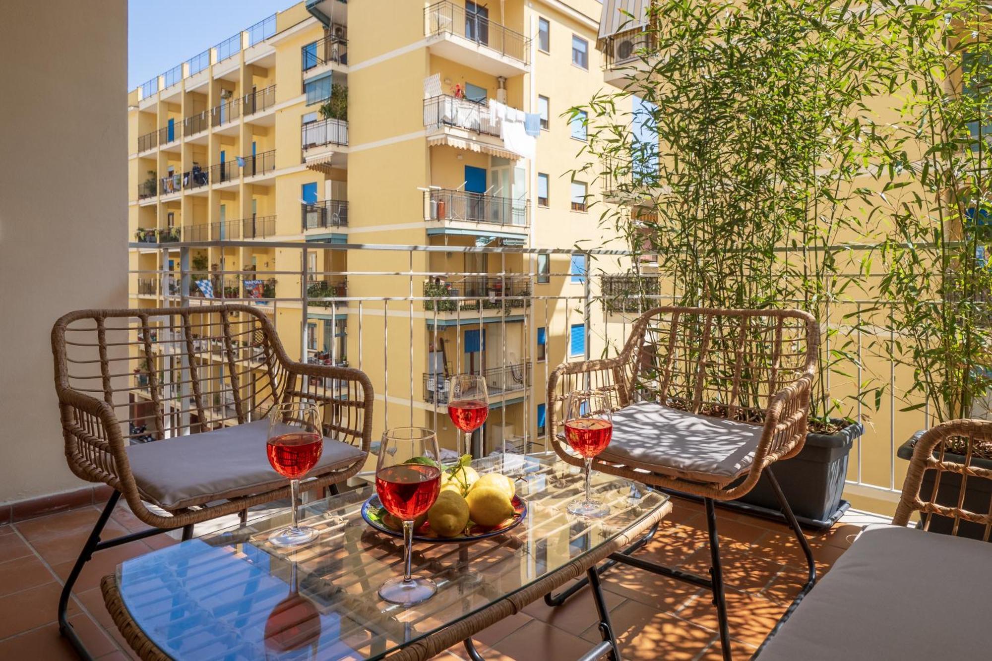Surya House - Elegant Apartment In Sorrento Exteriör bild